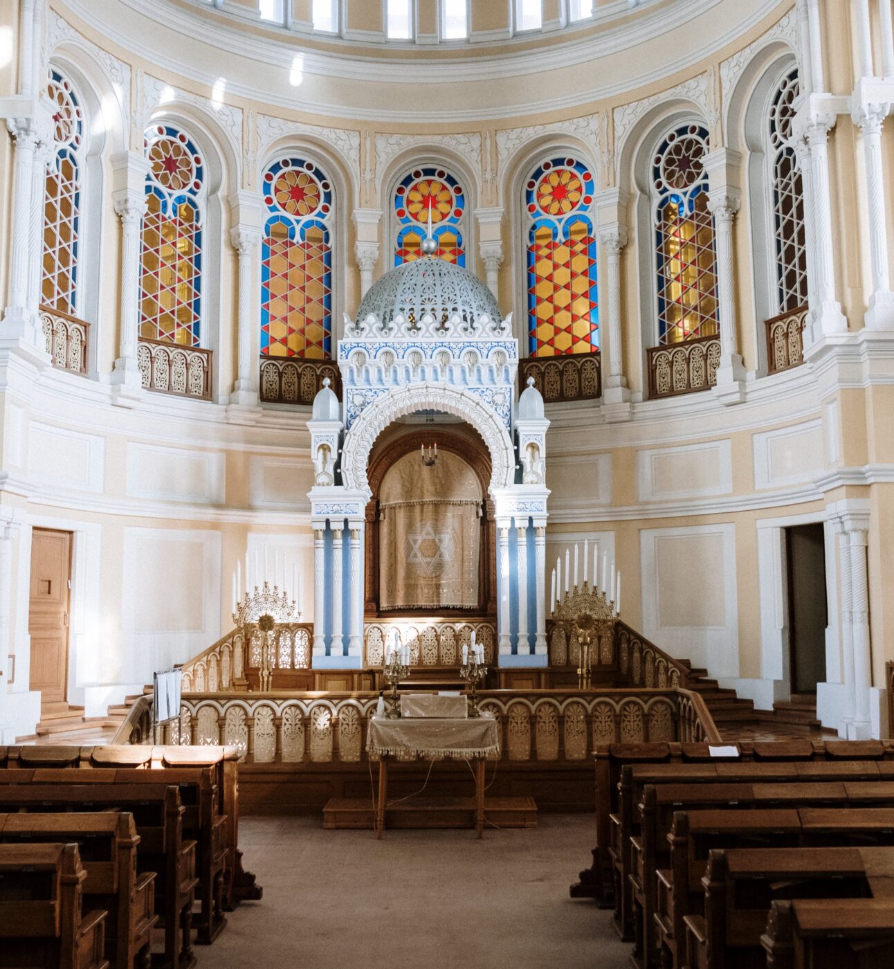 Image of a synagogue.